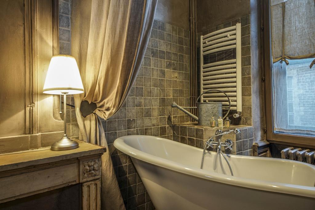 Hotel De La Tour Châtillon-sur-Chalaronne Buitenkant foto
